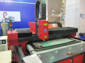 500W 1500 x シートの版のための 3000 CNC 繊維レーザーの打抜き機