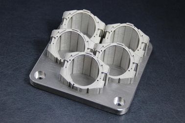 サンドブラスティングの自動車部品のために機械で造る色によって陽極酸化されるステンレス鋼 CNC